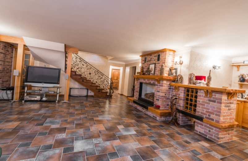 Idée déco sous escalier ouvert : le top 4 des astuces